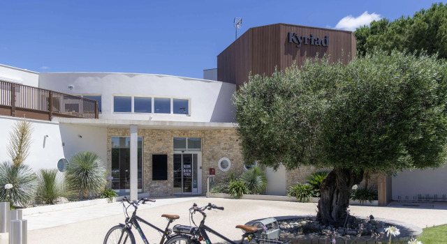 Kyriad Montpellier Est - Lunel, Book Hotel Hoteller i Lunel-Viel med parkering, Parkering