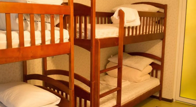 Кровать в общем номере с балконом Citrus Hostel