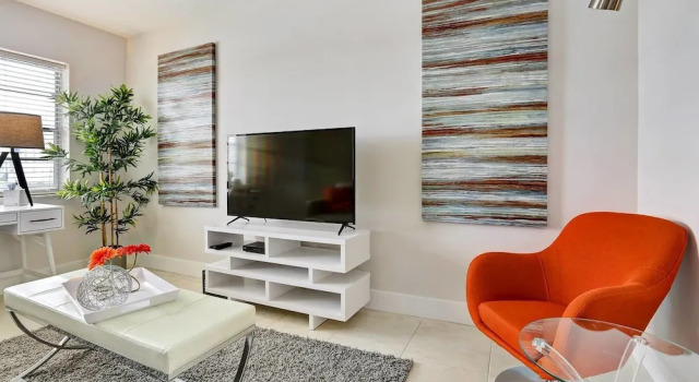 Stylish & Unique 1 BR Designer Waterview APT