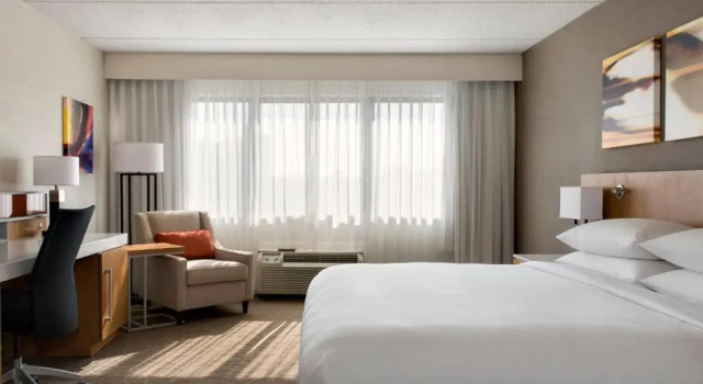 Двухместный номер Standard Delta Hotels by Marriott Utica
