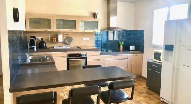 Вилла Villa de plein pied 120m2, climatisée, 3 chambres, piscine privée, la campagne aux portes de NARBONNE