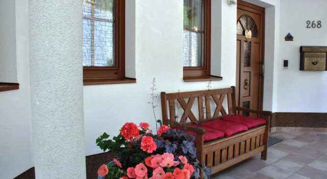 Gschlössle Ferienwohnungen, Prenota Hotel Hotel a Tirolo con parcheggio, Parcheggio