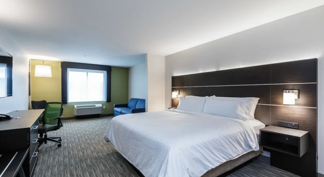 Holiday Inn Express & Suites- South Bend Casino by IHG, Забронировать Отель Саут-Бенд Индиана