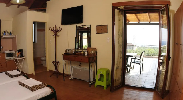 Nest Overlooking The Sea, Book Hotel Riglia 