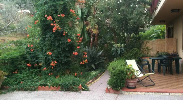 Stanza in Villa con giardino vista mare, Book Villa Hotels in Sicily with Parking, Parking