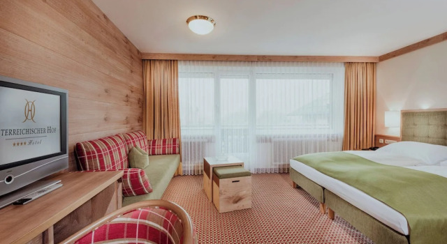 Двухместный номер Comfort Österreichischer Hof-im Bademantel direkt in die Alpentherme