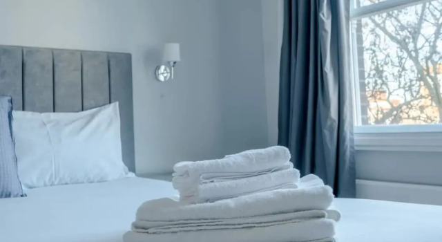 Modern and Luxurious 2 Bedroom Flat - Barons Court, Забронировать Отель Бизнес-отели Англии, 4* 5*