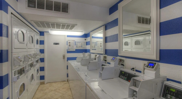 239-Fully Furnished with WiFi by RedAwning, Забронировать Дом для отпуска Коттеджи Пруда в Темпе, рядом с Vista Del Camino Park, Коттедж