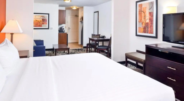 Люкс Holiday Inn Express & Suites Greenfield by IHG