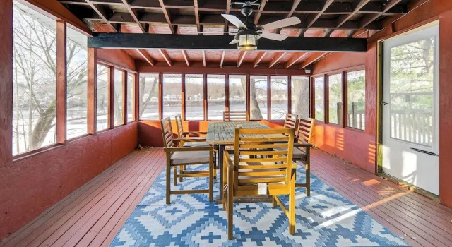 Riverfront Home w/ Tranquil Views in Schaghticoke, 预订 度假屋 沃特福德 纽约州