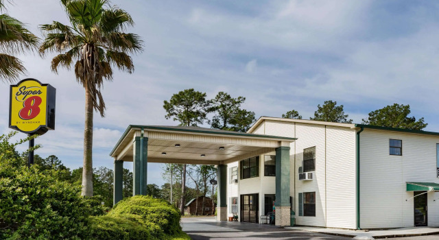 Super 8 by Wyndham Kinder/Coushatta near Casino