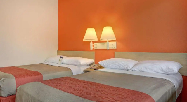 Четырёхместный номер Standard Motel 6-Portland, OR - Central