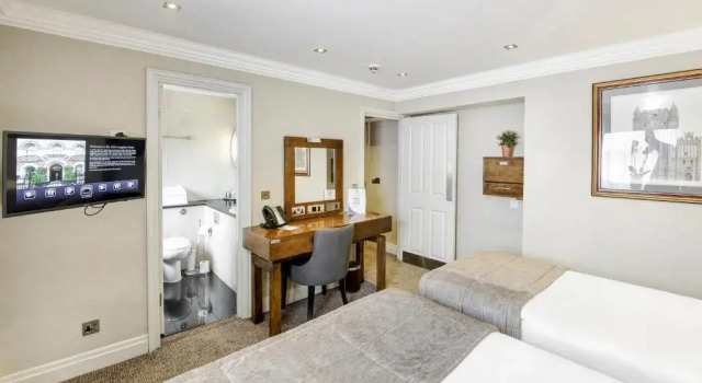 Трёхместный номер Gem Langham Court Hotel