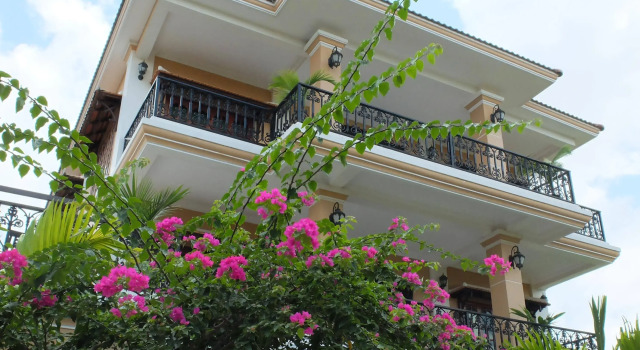 The Rose Apple Boutique