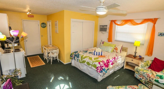 5583 Estero Villa 2 Beach Bungalow, Забронировать Вилла Отели Fort Myers Area с парковкой, Парковка