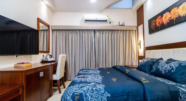 Номер Luxury с видом на бассейн Grande Alpine Hotel