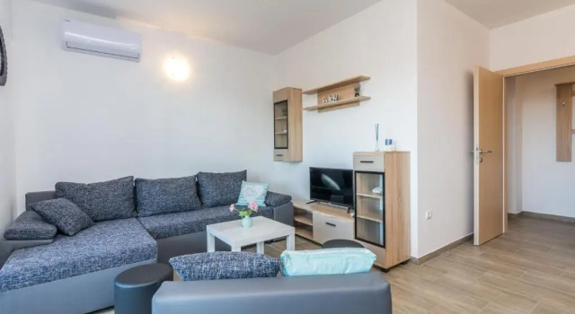 Pasko 2 modern furnished ap for 7