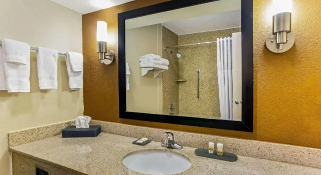 Люкс Garner Hotel Wytheville East by IHG