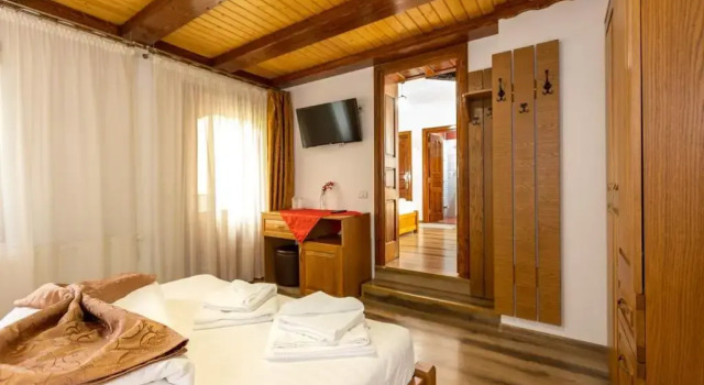 Pensiunea Manidum, Rezerwuj Hotel Hotele w Prahova Valley z parkingiem, Parking