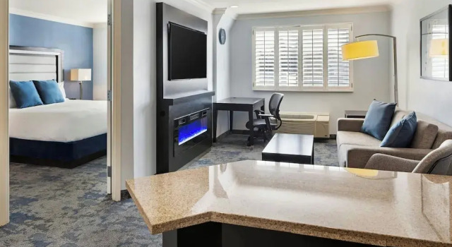 Люкс c 1 комнатой с видом на город City Express by Marriott Manhattan Beach