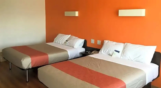 Четырёхместный номер Standard Motel 6-Connellys Springs, NC