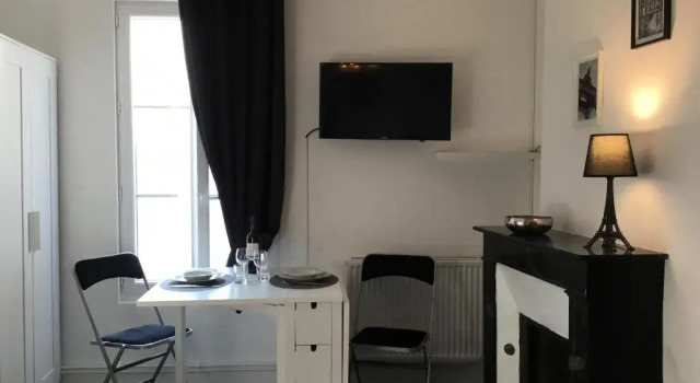 Le Romantic centre 400m gare wifi linge de pressing, Забронировать Апартаменты/квартира Апартаменты Ньор, рядом с Церковь Св. Андрея, Апартаменты/квартира
