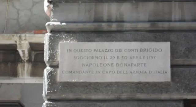 Palazzo Brigido, Забронировать Отель Отели в центре Триеста, в центре