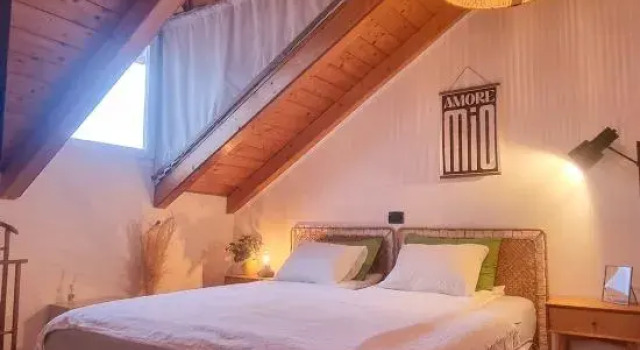 La Dolce Vita - Cozy Mansard in Historic Stresa, Varaa Hotelli 3 tähden hotellit kohteessa Piemonte, 3*