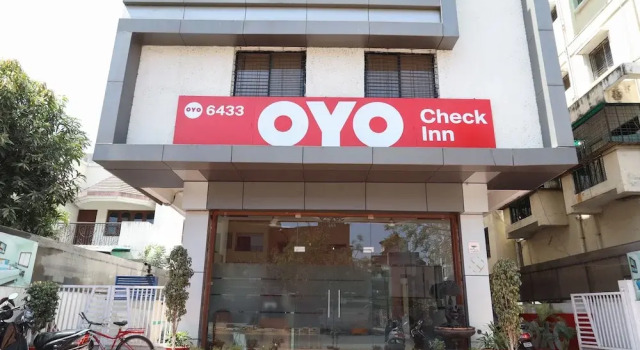 OYO 6433 Hotel Check Inn, Забронировать Отель Нагпур штат Махараштра, рядом с Аквапарк Krazy Castle
