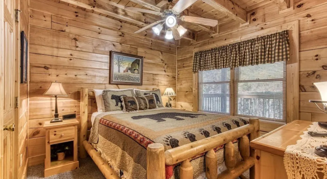 Er 256 - Smoky Mountain Top Great Location - Close To Town! 3 Bedroom Cabin by RedAwning