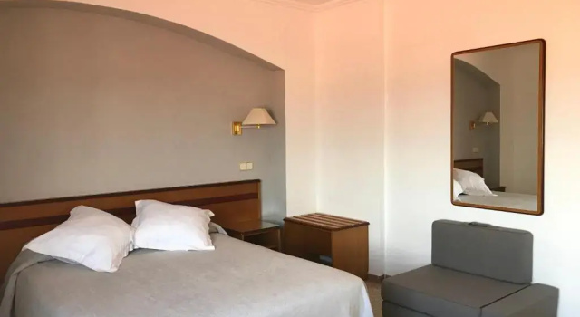 Трёхместный номер Standard Hostal Can Pou