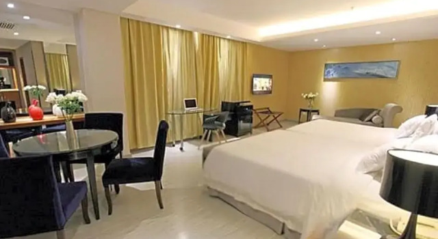 Четырёхместный номер Executive Ramada Meizhou