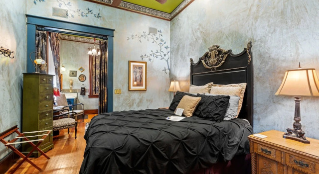Полулюкс The Peerless Hotel