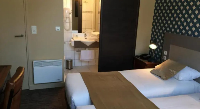 Двухместный номер Comfort Logis Hôtel Le Vert Galant