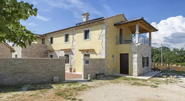 Ive in Orbanići with 5 bedrooms and 2 bathrooms