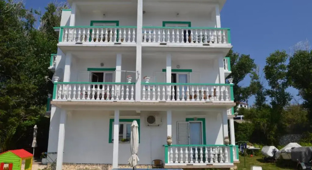 Apartmani Jenny i Tania, Prenota Appartamento Hotel a Isole Quarnerine con parcheggio, Parcheggio