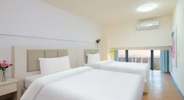 Семейный люкс Мансарда с 3 комнатами Yuexinju B&B (Shunde Happy Coast Plus Store)