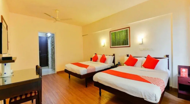 OYO 16663 Plaza Suites Hotel