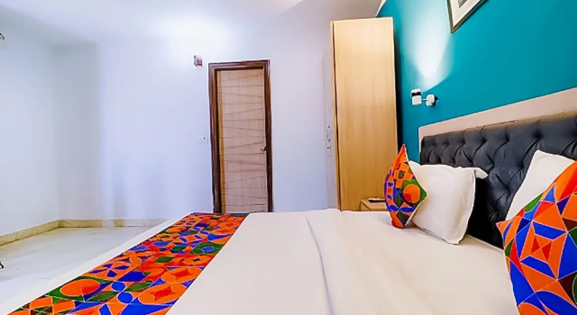 Номер Deluxe Roomshala 173 Hotel Royal Inn
