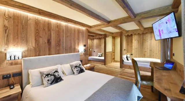 Hotel La Rouja, Забронировать Отель Аяс Шамполюк