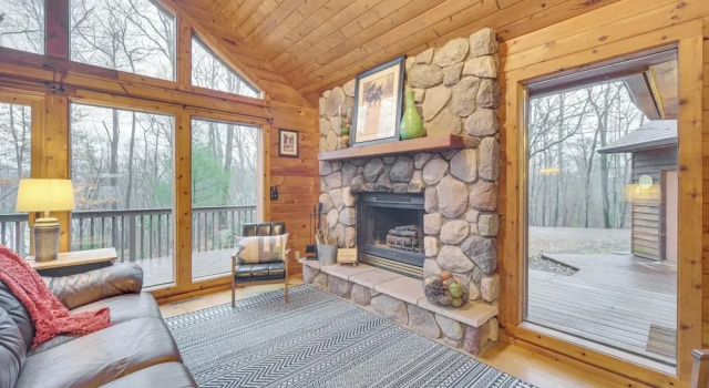Коттедж Cozy Wisconsin Cabin w/ Deck, Kayaks & Lake Views!
