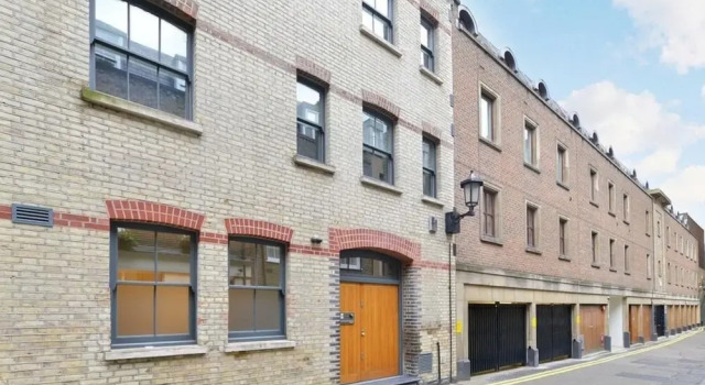 Charming 3-bed House in London, Забронировать Отель Отели Лондона с парковкой, рядом с Вестминстерское аббатство, Парковка