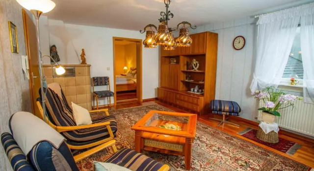 Ferienwohnung-Im-Kelterhaus-Wohnung-Blauer-Salon, Забронировать Отель Бад-Херренальб Landkreis Karlsruhe, рядом с Siebentäler Thermal Baths