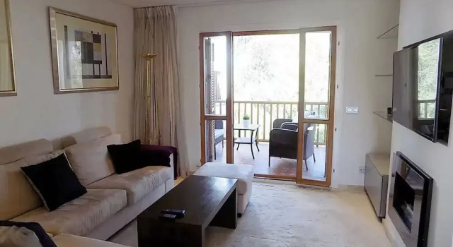 Luxury Le Village Apt Nr Puerto Banus, Book Hotel Hoteller i Castile and Leon med pool, Swimmingpool
