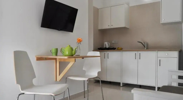 Студия Royal Sunset Studios & Apartments