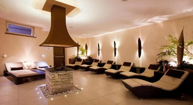 Resort Dolce Casa - Family & Spa Hotel, Забронировать Курортный отель Отели в центре Моэна с завтраком, отели в центре Моэна с завтраком