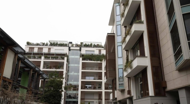 Amazing BRAND NEW 2 room upper scale with condo GYM close to metro