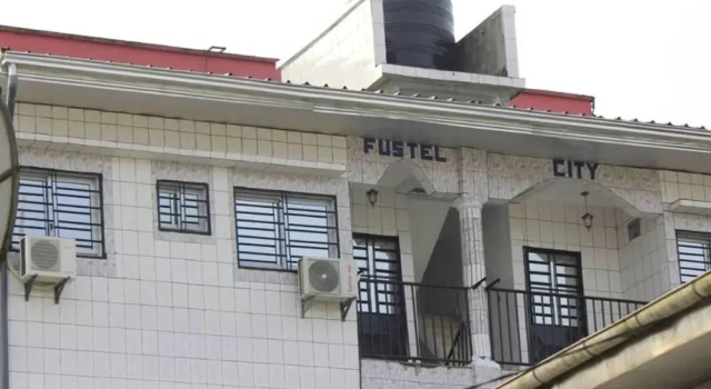 Studio A1,b-ssadi Santa Lucia,wifi, Canal, Gardien, Rezervovat Hotel Hotely v Douala s parkováním, Parkování
