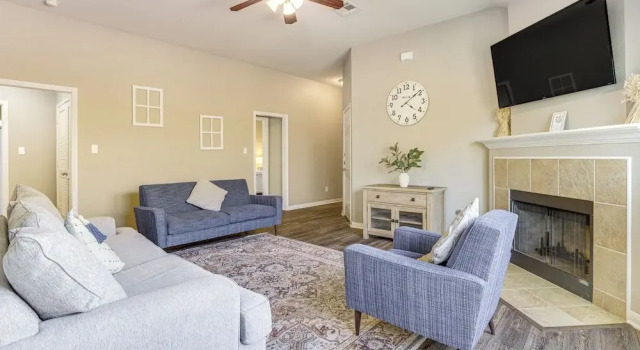 Pet-Friendly Texas Retreat with Fenced-In Yard!, Забронировать Отель Отели Брайан 3 звезды, рядом с Bronco Field, 3*