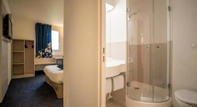 Трёхместный номер Standard Ace Hôtel Clermont Ferrand La Pardieu
